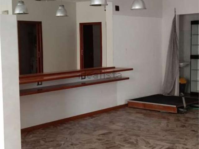 Locale Commerciale in affitto a Cannara, Perugia