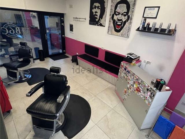 Locale Commerciale in affitto a Abbazia, Sesto Calende