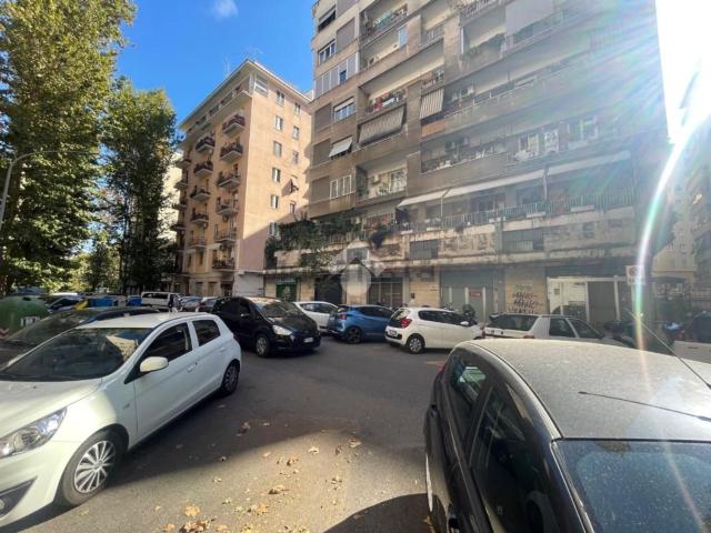 Locale Commerciale in affitto a Municipio Roma III, Roma Capitale