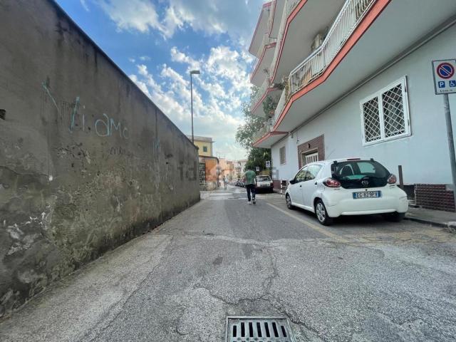 Locale Commerciale in affitto a Rione Ortodonico, Pozzuoli