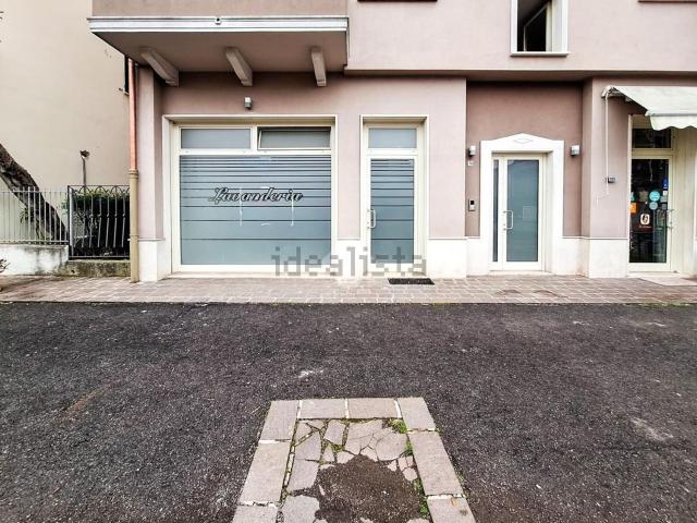 Locale Commerciale in affitto a Ghedi, Lombardia