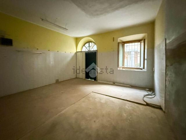 Locale Commerciale in affitto a Unione dei comuni della Valletta, Rovagnate