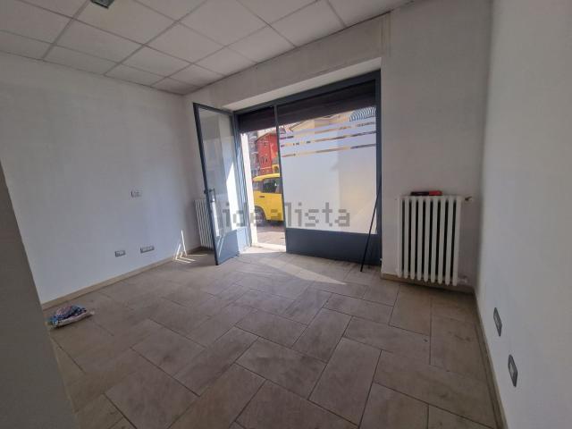 Locale Commerciale in affitto a Piemonte, Alessandria