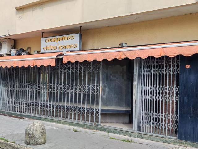 Locale Commerciale in affitto a Sarzana, Liguria