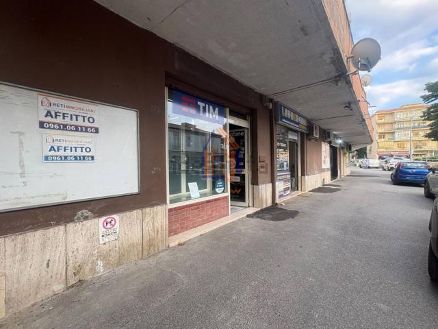 Locale Commerciale in affitto a Santa Maria, Calabria