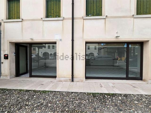 Locale Commerciale in affitto a Santa Maria del Rovere, Treviso