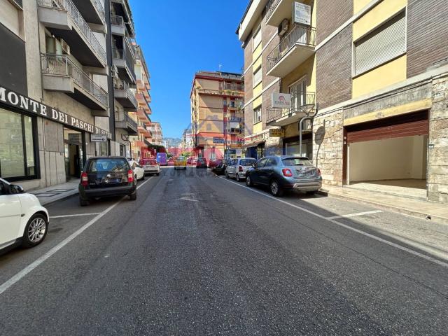 Locale Commerciale in affitto a Corigliano-Rossano, Calabria