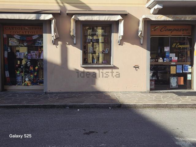 Locale Commerciale in affitto a Comunità Montana della Valle Brembana, San Giovanni Bianco