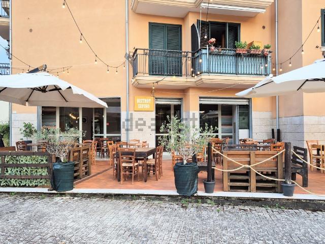 Locale Commerciale in affitto a San Potito Ultra, Campania