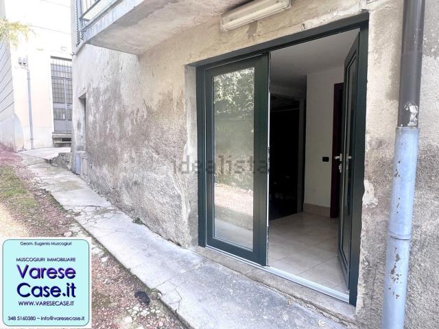 Locale Commerciale in affitto a Biumo Superiore, Varese