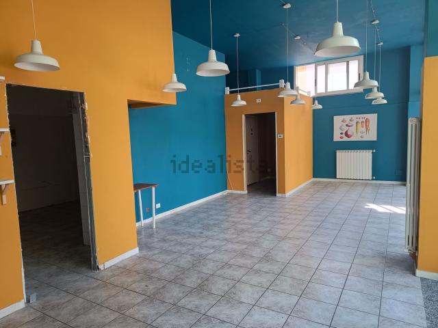 Locale Commerciale in affitto a Abissinia, Riccione