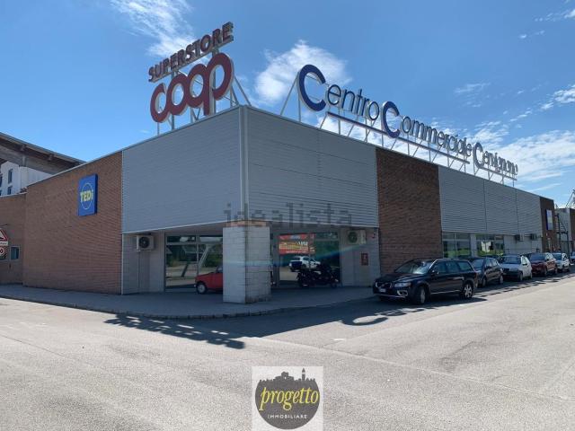 Locale Commerciale in affitto a Scodovacca, Cervignano Del Friuli