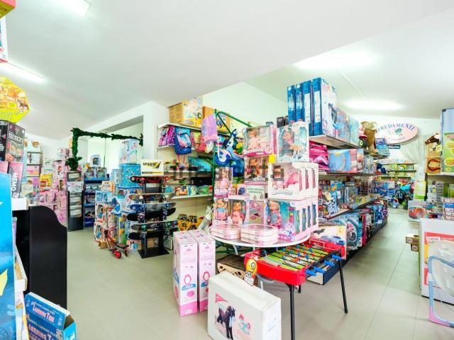 Locale Commerciale in affitto a San Vito, Sardigna/Sardegna