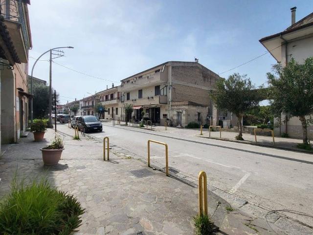 Locale Commerciale in affitto a Capua, Campania