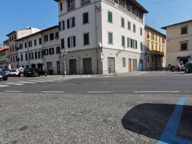 Locale Commerciale in affitto a Prato, Toscana