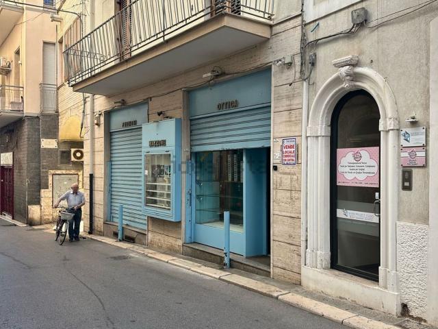 Locale Commerciale in affitto a Puglia, Bari