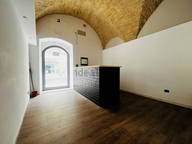 Locale Commerciale in affitto a Puglia, Foggia