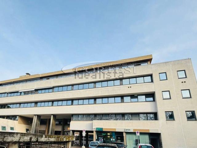 Locale Commerciale in affitto a San Cristoforo, Marche