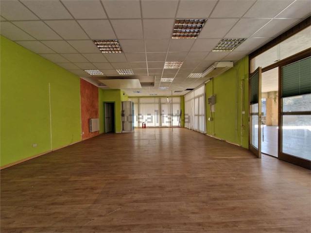 Locale Commerciale in affitto a Le Mura, Subbiano