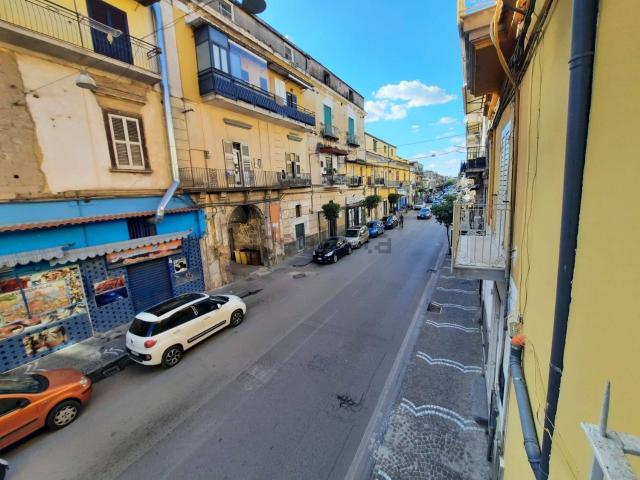 Locale Commerciale in affitto a Acerra, Campania