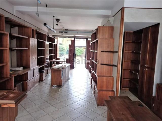 Locale Commerciale in affitto a Parma, Cornocchio