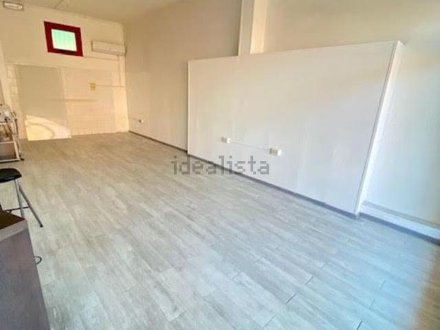 Locale Commerciale in affitto a Marche, Ancona