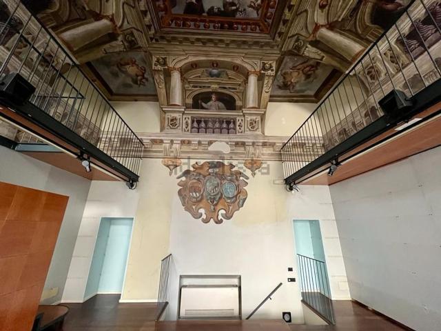 Locale Commerciale in affitto a Clusone, Lombardia