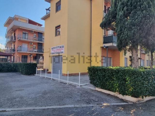 Locale Commerciale in affitto a Campolimpido, Roma Capitale