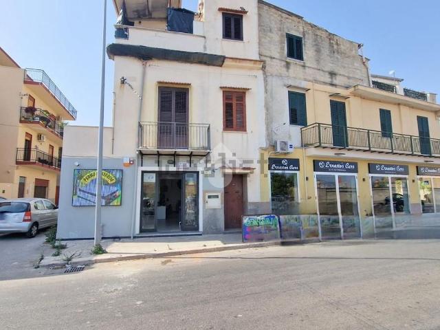 Locale Commerciale in affitto a II Circoscrizione, Palermo