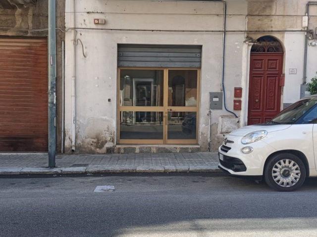 Locale Commerciale in affitto a Calabria, Reggio Calabria