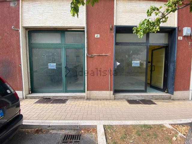 Locale Commerciale in affitto a Marche, Ancona