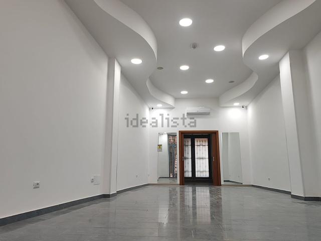 Locale Commerciale in affitto a Puglia, Foggia