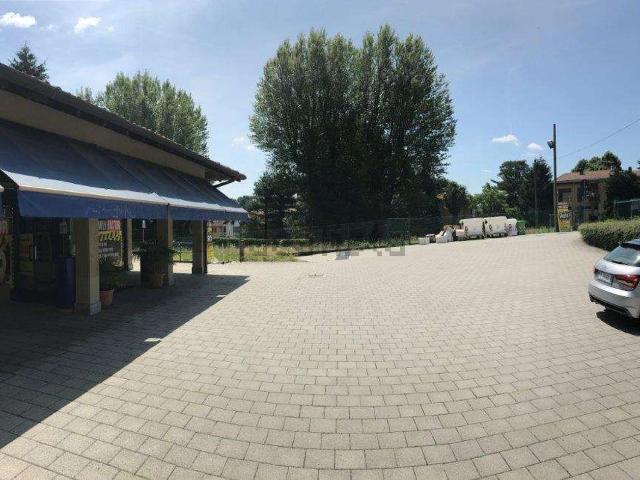 Locale Commerciale in affitto a Velate, Varese