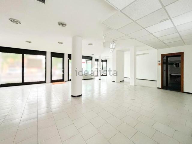 Locale Commerciale in affitto a Abano Terme Bagni, Veneto