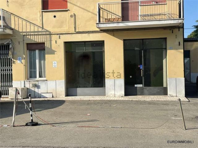 Locale Commerciale in affitto a Traversetolo, Reggio Emilia