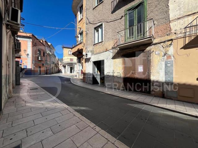 Locale Commerciale in affitto a Piedimonte Matese, Campania