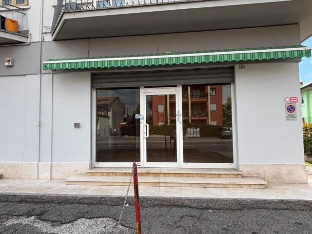Locale Commerciale in affitto a Pozzo, San Giovanni Lupatoto
