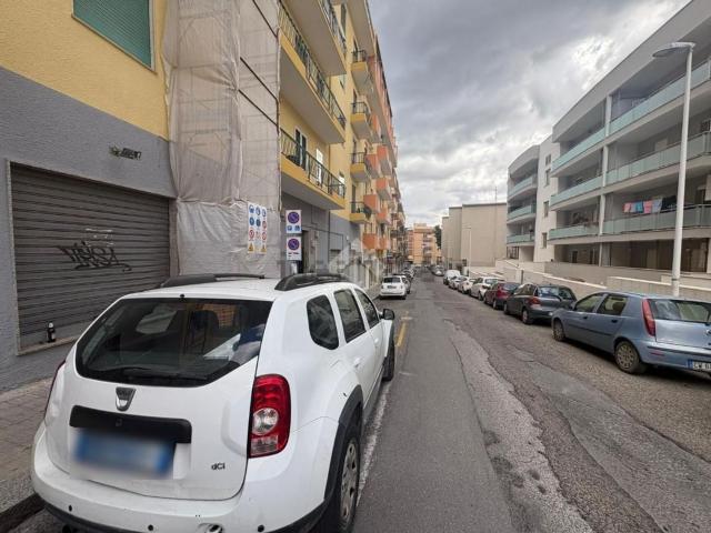 Locale Commerciale in affitto a Is Mirrionis, Cagliari