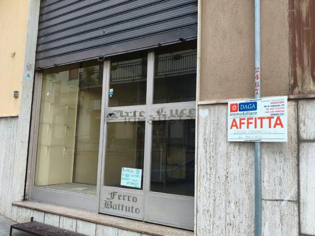Locale Commerciale in affitto a Bronte, Catania
