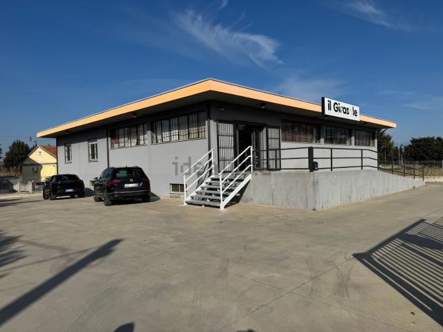 Locale Commerciale in affitto a Fontanelle, Pescara