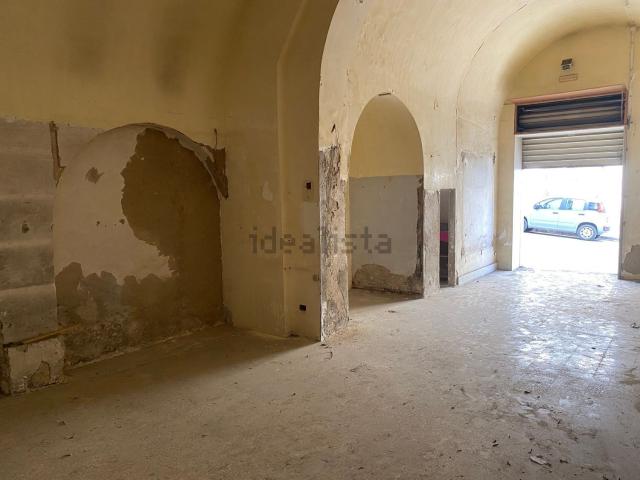 Locale Commerciale in affitto a Ragusa, Cappuccini
