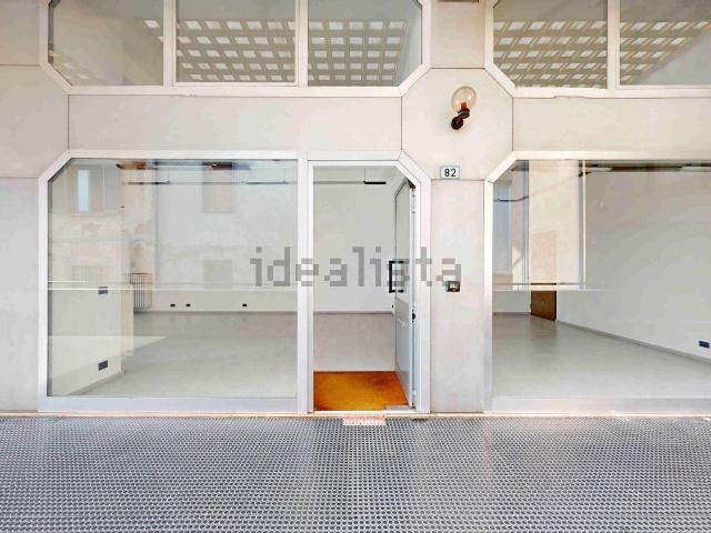 Locale Commerciale in affitto a Barnasc, Tradate