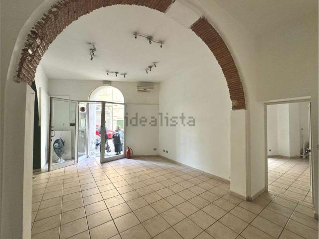 Locale Commerciale in affitto a Livorno, Toscana