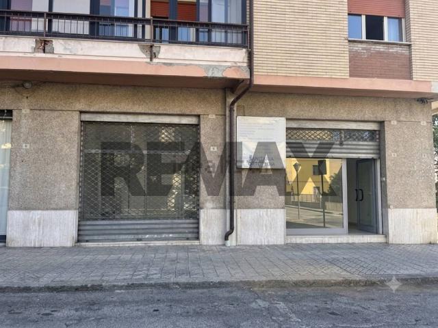 Locale Commerciale in affitto a Quartiere Trento e Trieste, Lanciano