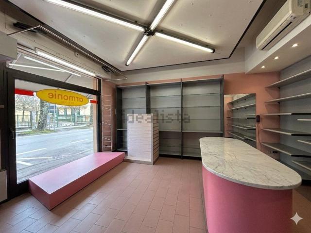 Locale Commerciale in affitto a Legnago, Veneto