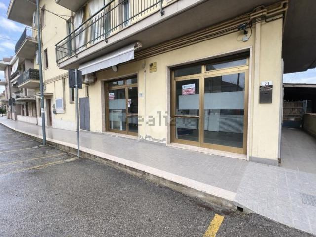 Locale Commerciale in affitto a Castellalto, Abruzzo