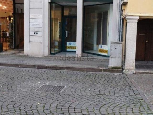 Locale Commerciale in affitto a Lambioi, Zoldo Alto