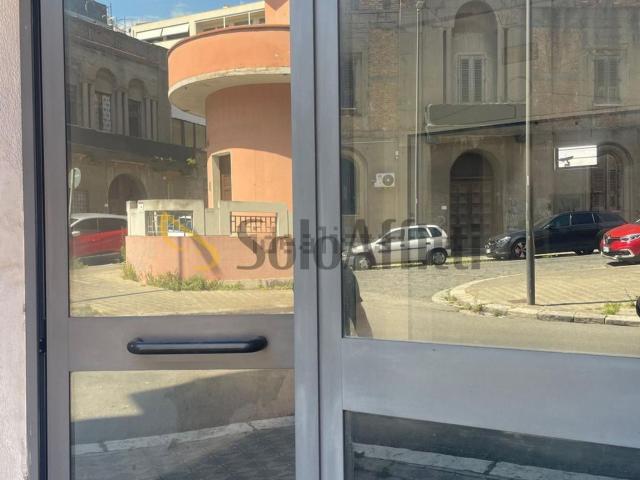 Locale Commerciale in affitto a Calabria, Reggio Calabria
