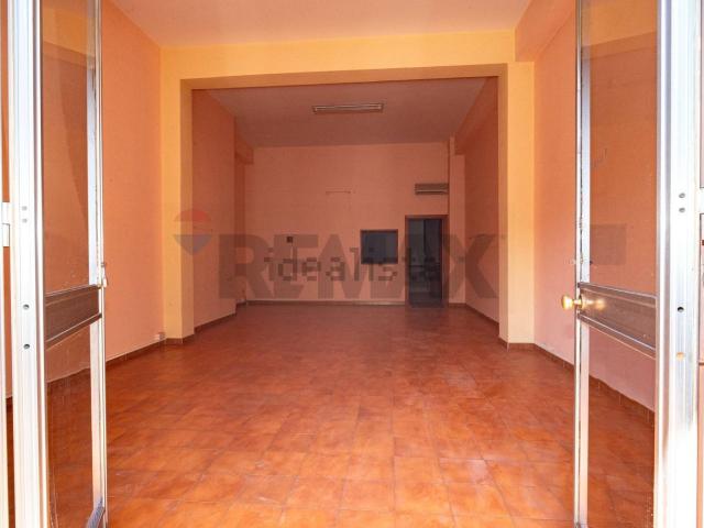 Locale Commerciale in affitto a Viagrande, Sicilia