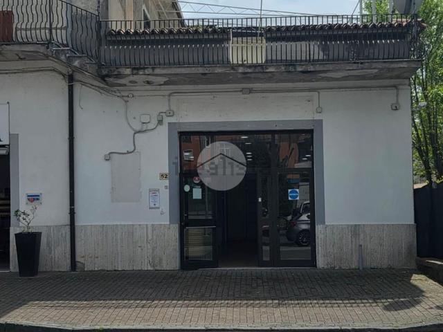 Locale Commerciale in affitto a Montesarchio, Campania